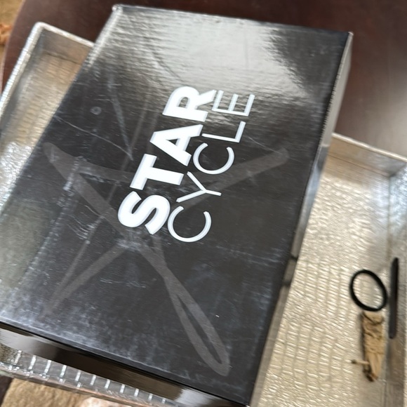 Sleek Black Athletic Shoes for Men - Picture 6 of 6